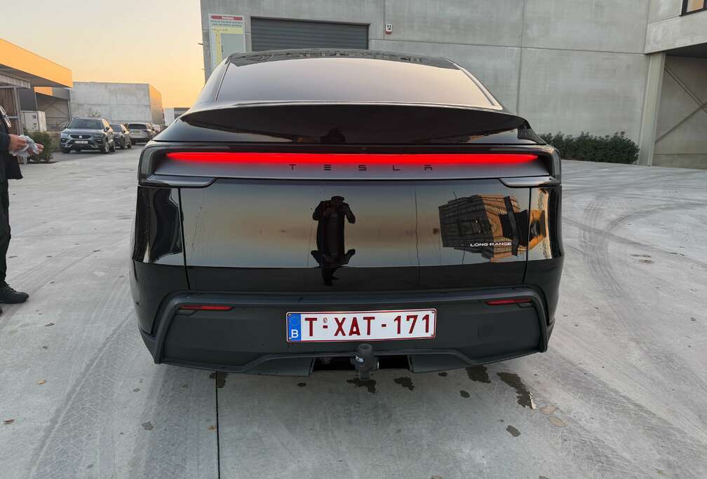 Tesla Model Y Long Range Dual Motor AWD