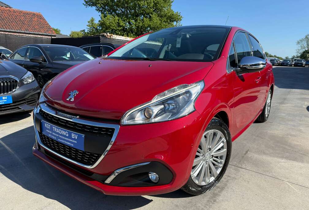 Peugeot 1.2i 110PK 5-DEURS NAVIGATIE PANO-DAK CAMERA CARPLAY PDC ALU