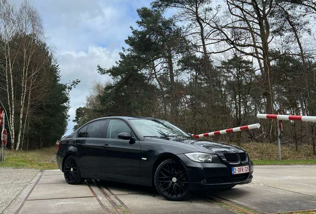 BMW 318i e90