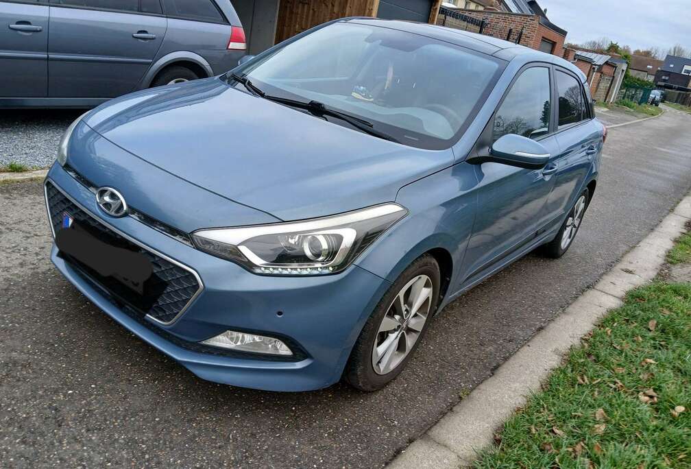 Hyundai i20 blue 1.1 CRDi Trend