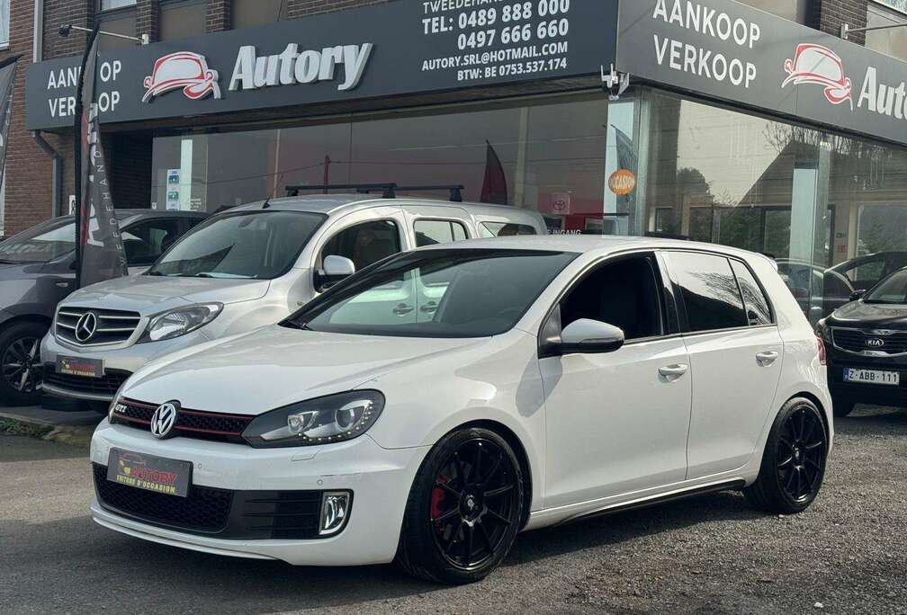 Volkswagen Golf 2.0 TSI DSG