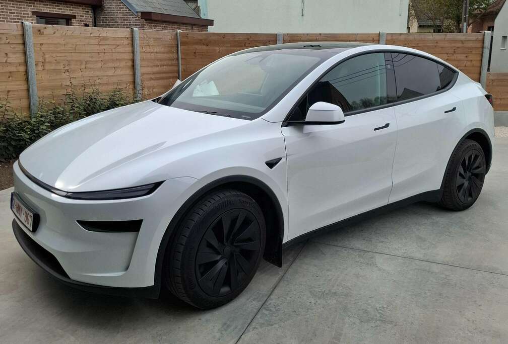 Tesla Model Y 62.8 kWh Standard Range RWD