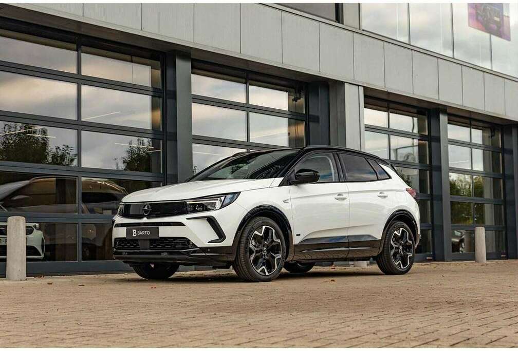 Opel Automaat 130pk  Ultimate  Alcantara  Zetelve...