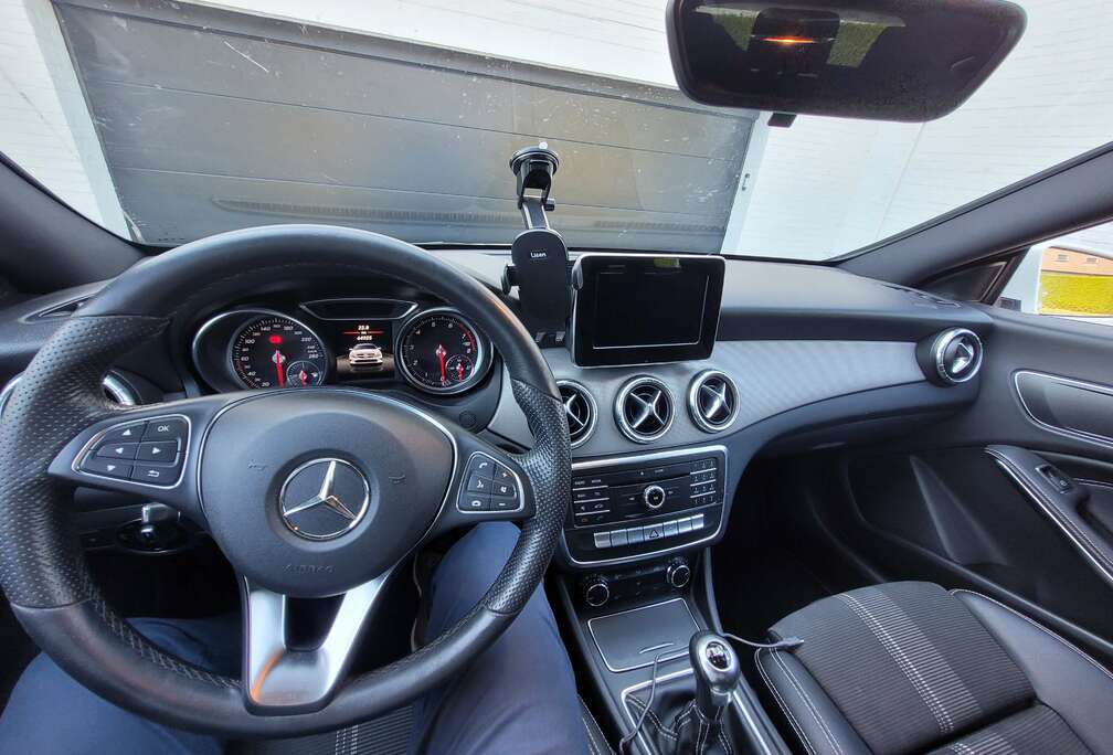 Mercedes-Benz CLA 180