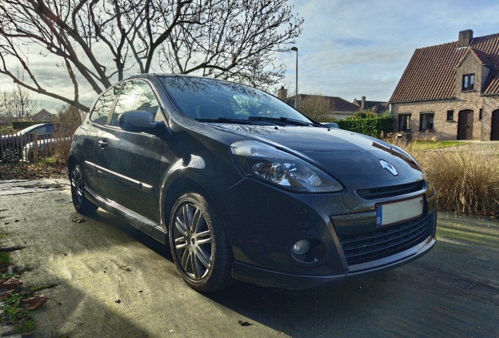 Renault Clio 1.6i GT
