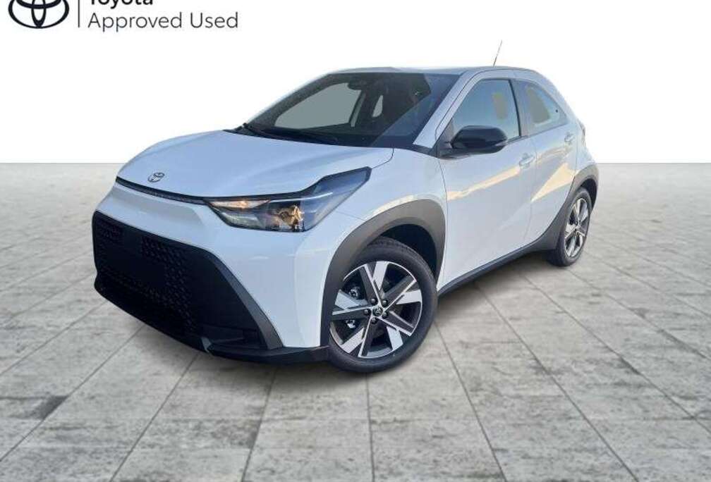 Toyota 1.5 Hybrid Play + Active Pack