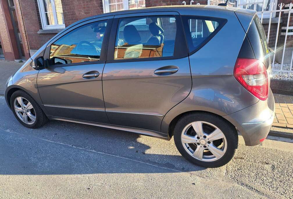 Mercedes-Benz mercedes a 160 blue efficiency 66.000 kms