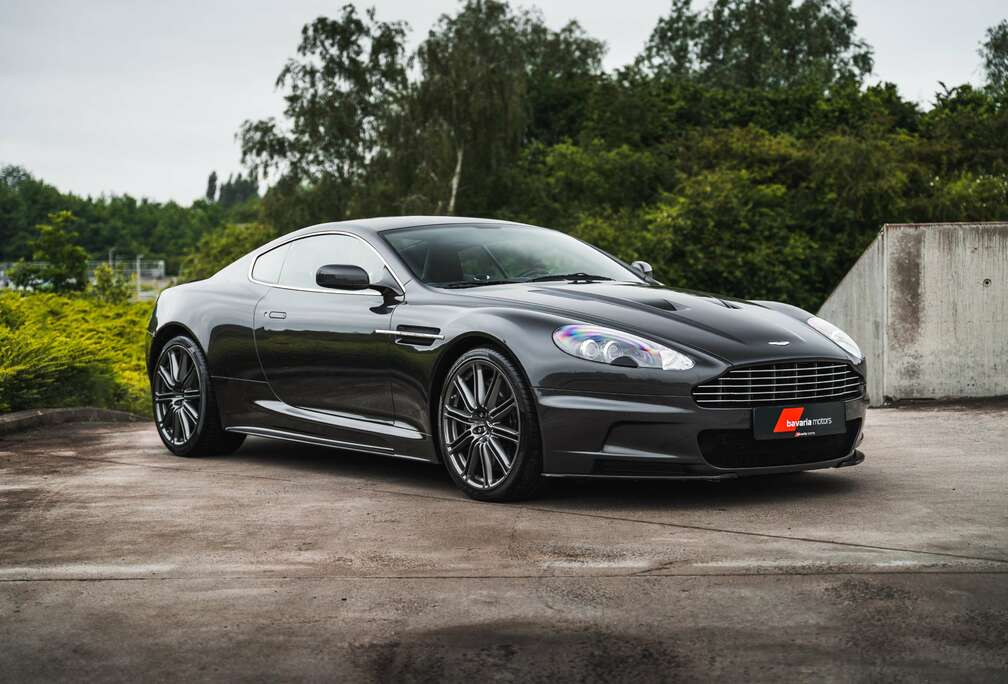 Aston Martin Quantum Silver / Carbon