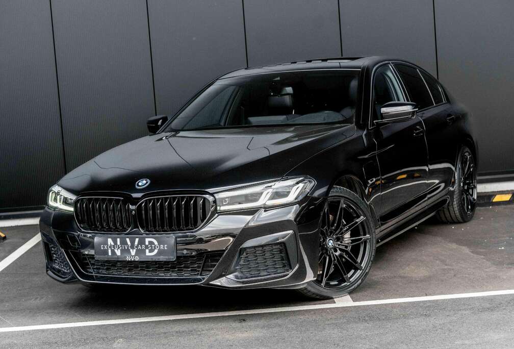 BMW e Xdrive  Pano  Headup  H. kardon  360