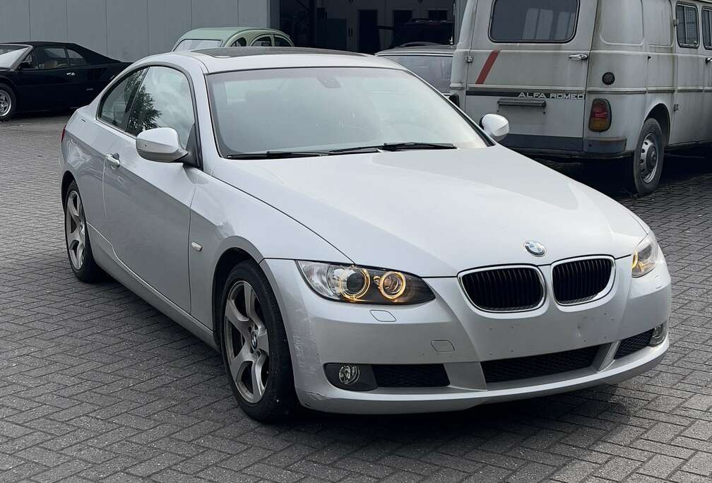 BMW 320i Coupe