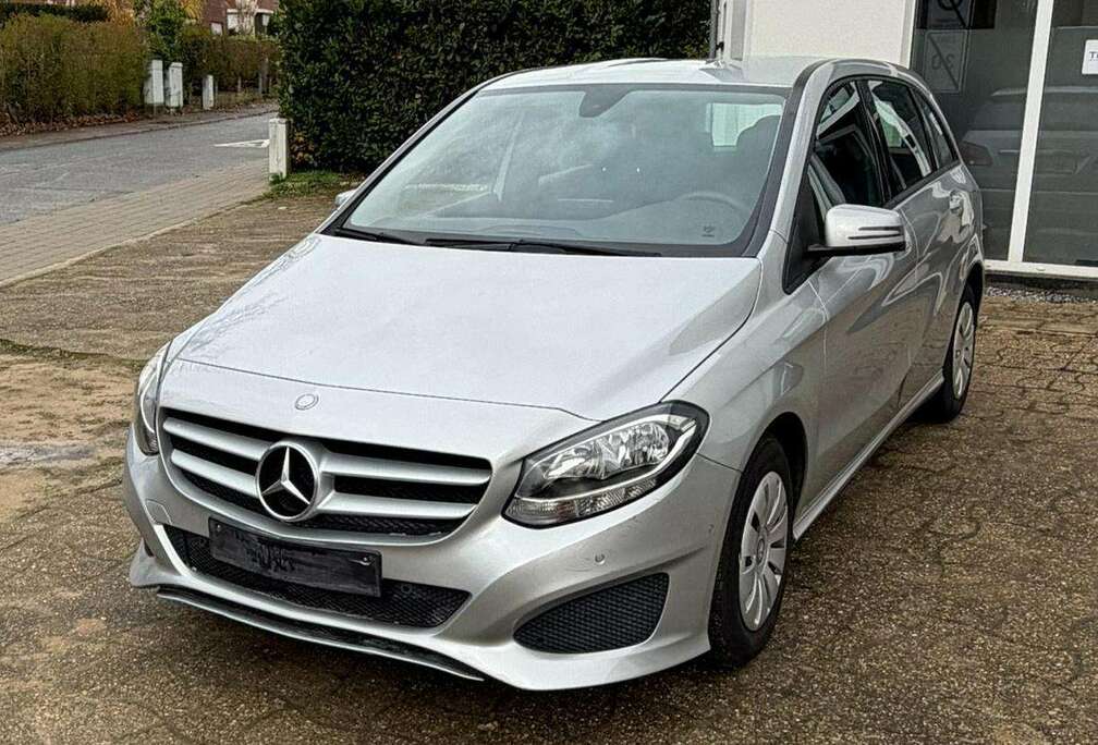 Mercedes-Benz B 180