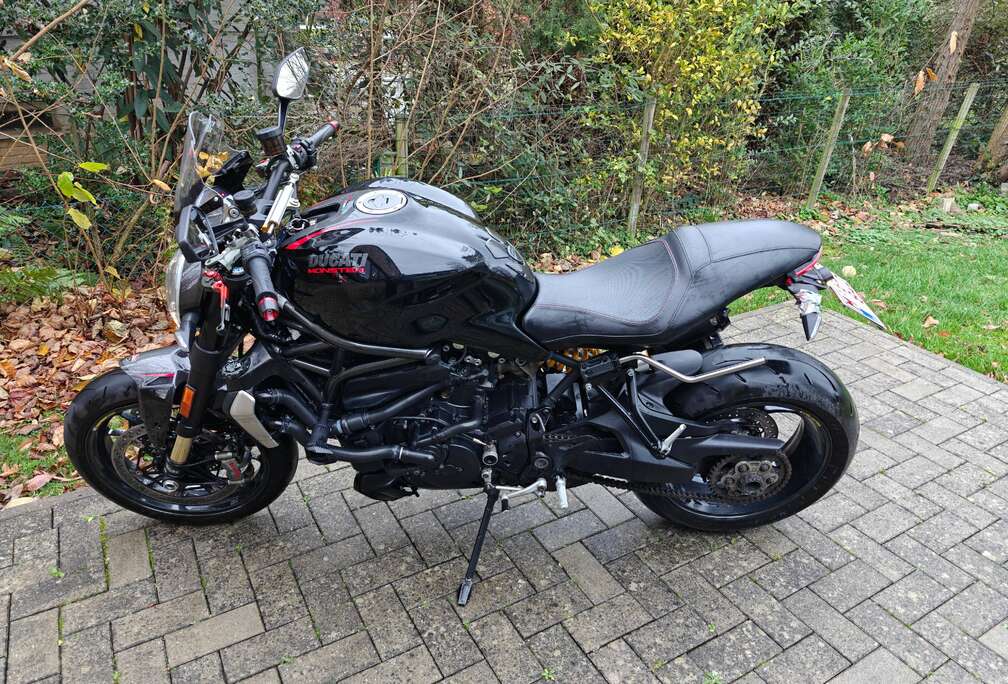 Monster 1200R