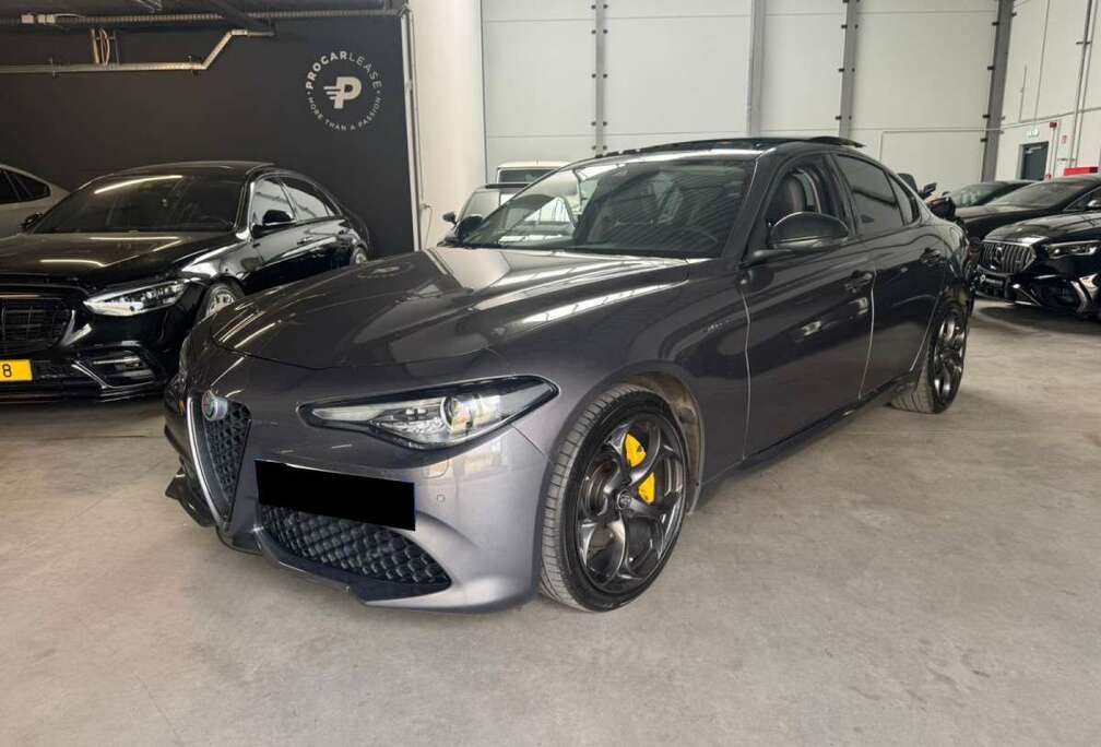 Alfa Romeo Giulia Veloce Q4 /211 CV /19/PANO/CAMERA/CUIR/VOLL