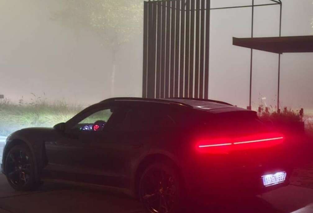 Porsche Sport Turismo  4 476 pk splinternieuwe batterij