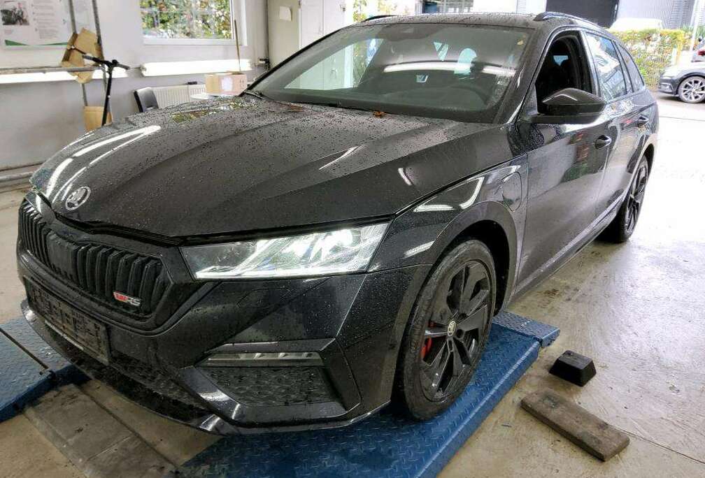 Skoda Combi RS PHEV 245CV TSI iV DSG6 *MATRIX* *Tête Hau