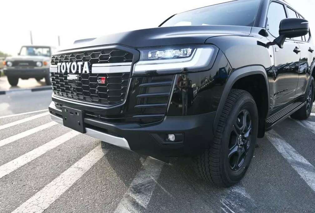 Toyota 300 GR-SPORT