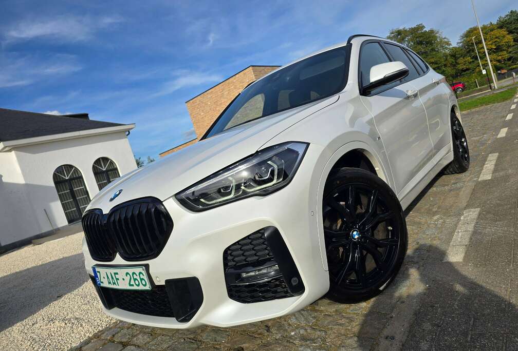 BMW sDrive18i -M Pack- Automaat - Carplay - Parelmoer wit
