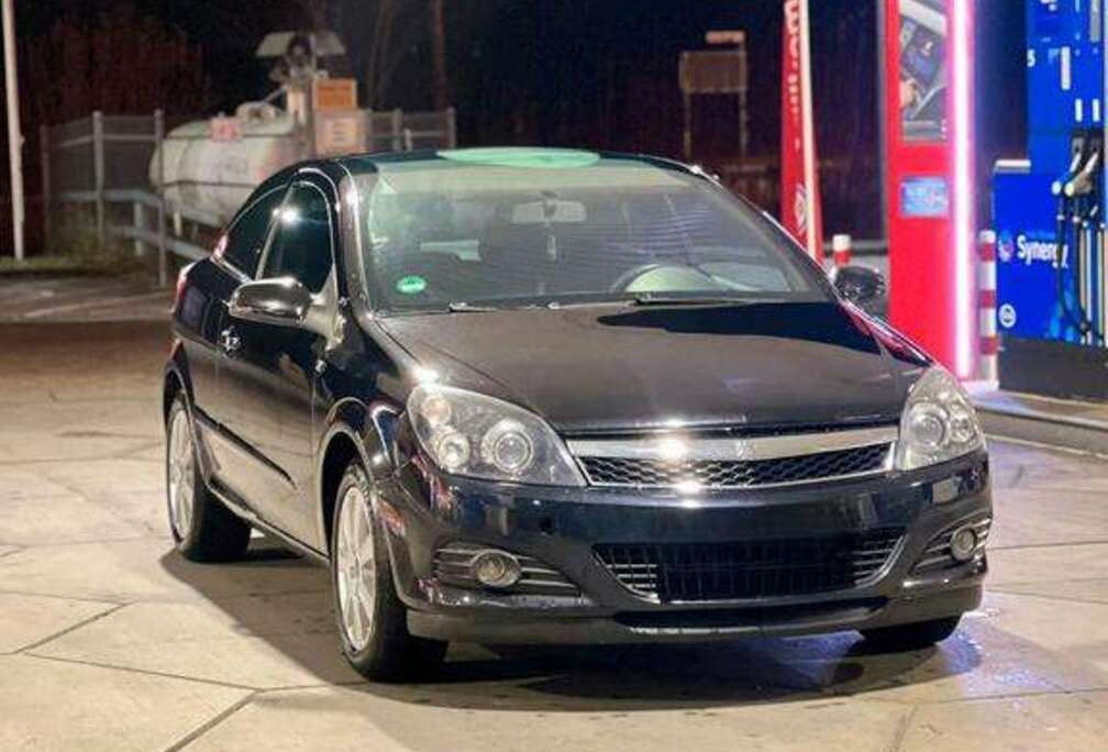 Opel Astra GTC 1.6 Turbo Cosmo