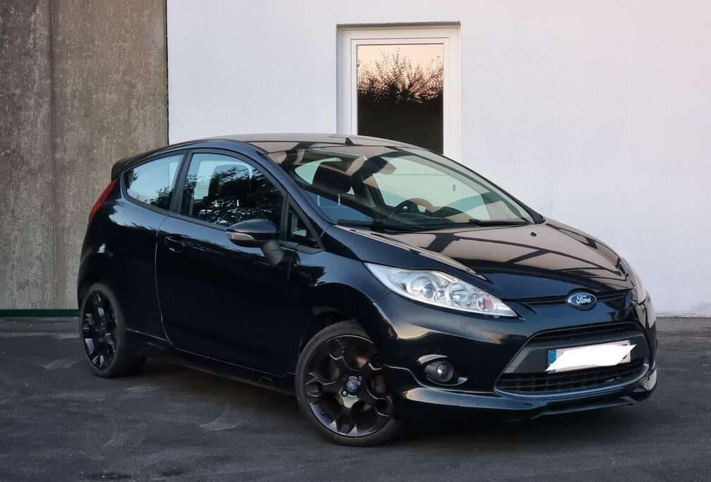 Ford 1.6i Ti-VCT Black Edition