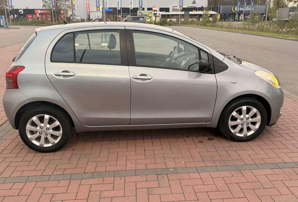 Toyota 1.3i VVT-i 16v Airco