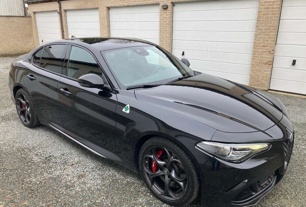 Alfa Romeo Giulia 2.9 V6 Bi-Turbo AT8 Quadrifoglio