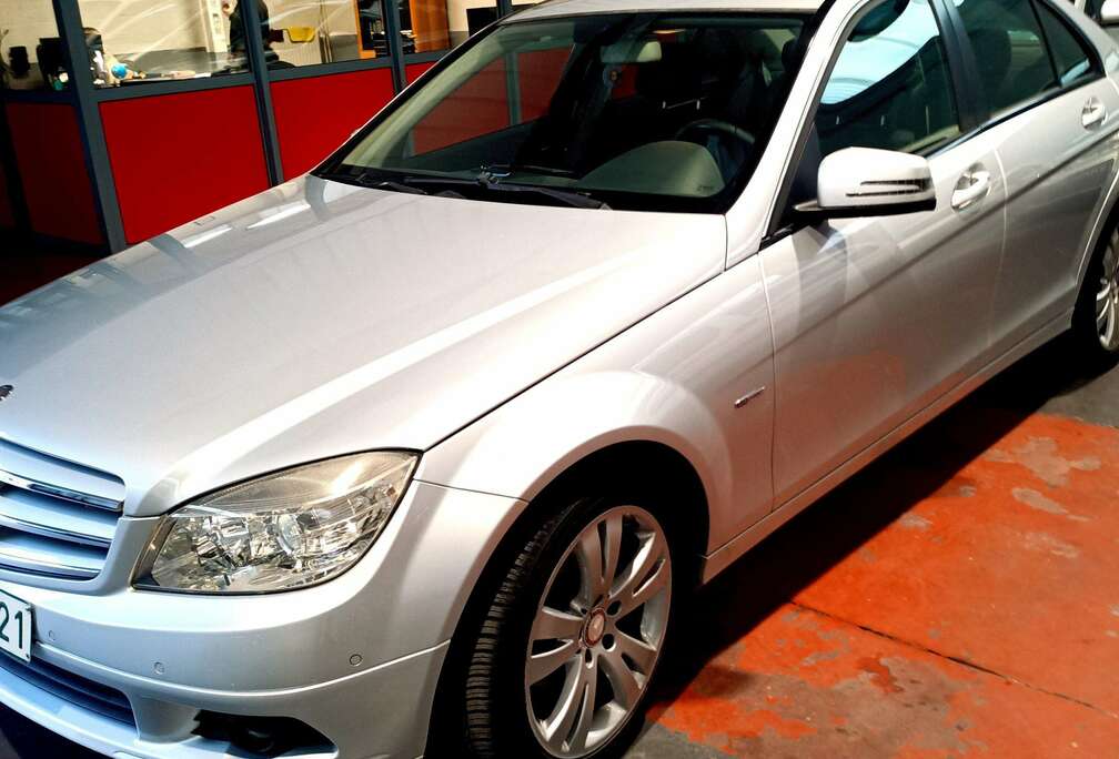 Mercedes-Benz C 180 CGI BlueEFFICIENCY Elegance