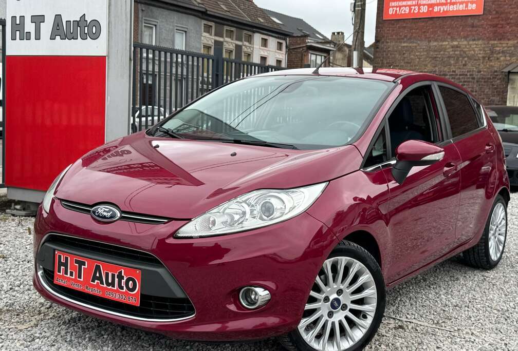 Ford Fiesta 1.25i Titanium prêt a immatriculé