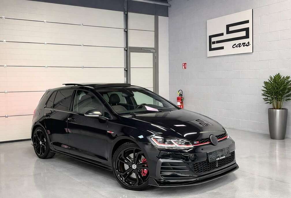 Volkswagen TCR TOIT OUVRANT. AKRAPOVIC. DYNAUDIO. FULL BLACK