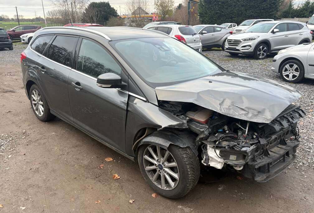 Ford Focus 1.0 EcoBoost Accidenté Démarre