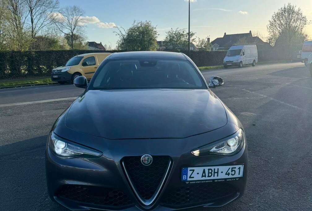 Alfa Romeo 2.2 JTDm Super