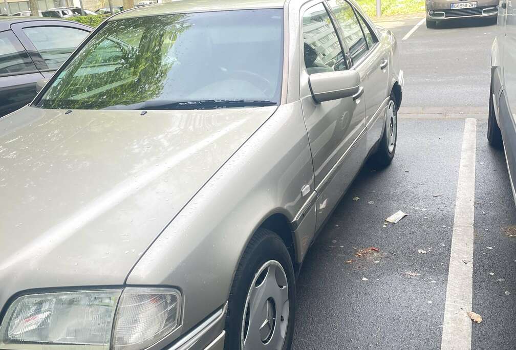 Mercedes-Benz C250 TD Elégance A