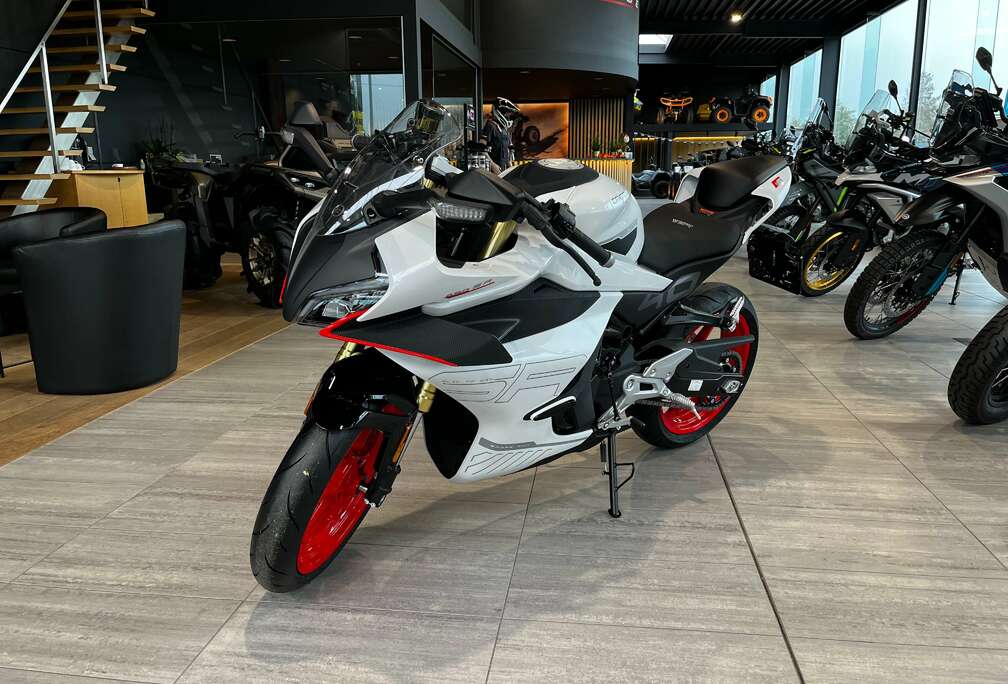 IN STOCK, MOGELIJK MET A2 RIJBEWIJS!