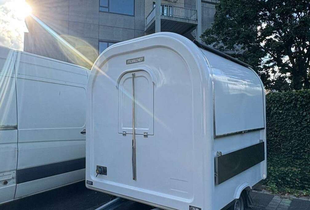 Trailer-Anhänger PROFESSIONAL FOOD TRAILER / FOOD TRUCK FOR SALE