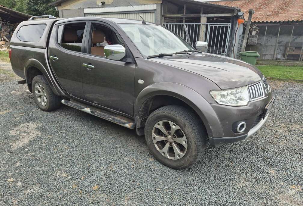 Mitsubishi Pick Up 4x4 Autm. DPF Intense Double Cab