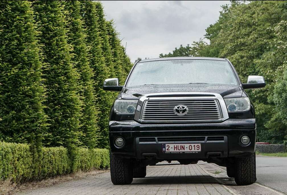 Toyota CrewMax Limited