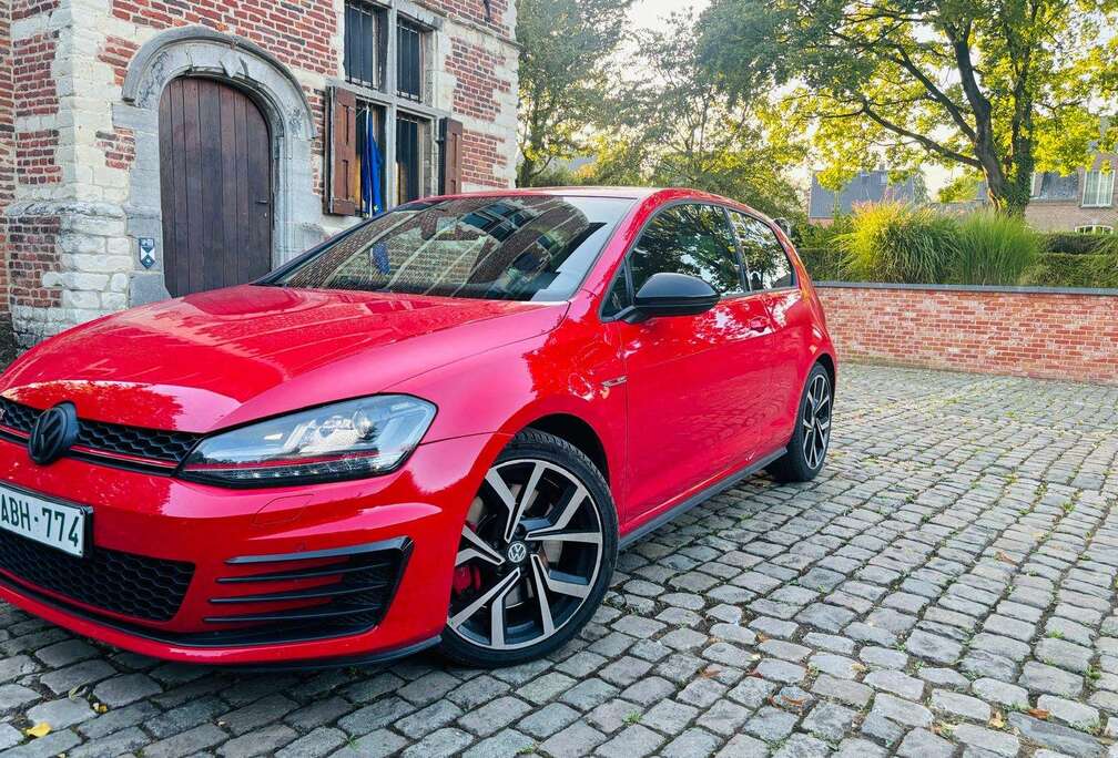 Volkswagen Golf 2.0 TSI Performance