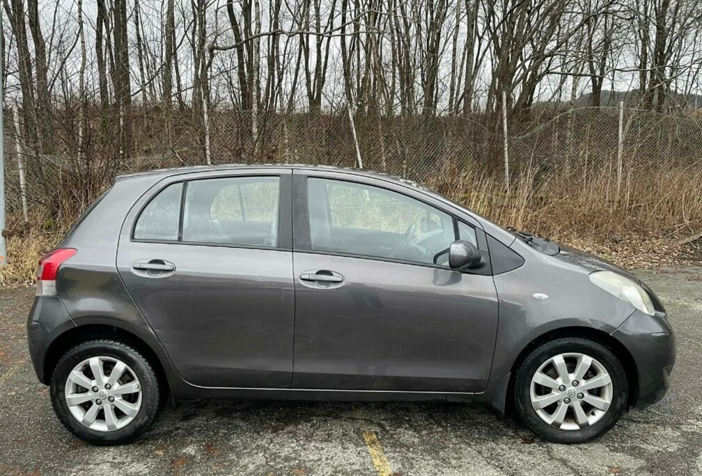 Toyota Yaris 1.3 VVT-I Linea Luna