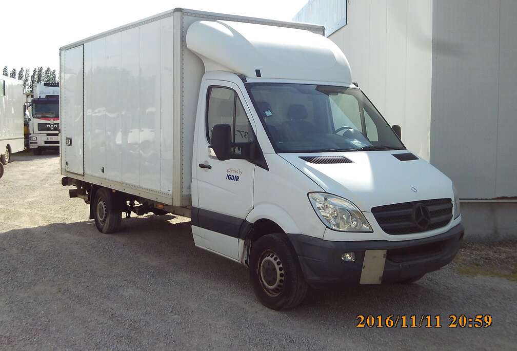 Mercedes-Benz 313 koffer motor probleem  MOTOR GEDEMONTEERD