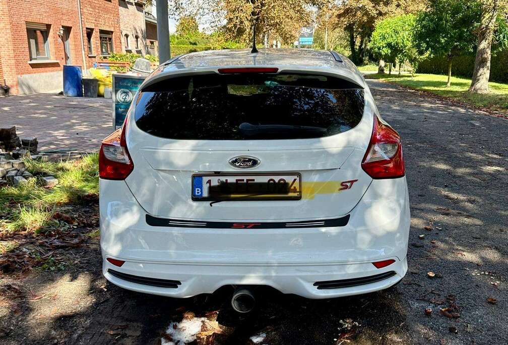 Ford Focus 2.0 EcoBoost ST mit Leder-Exclusiv-Paket