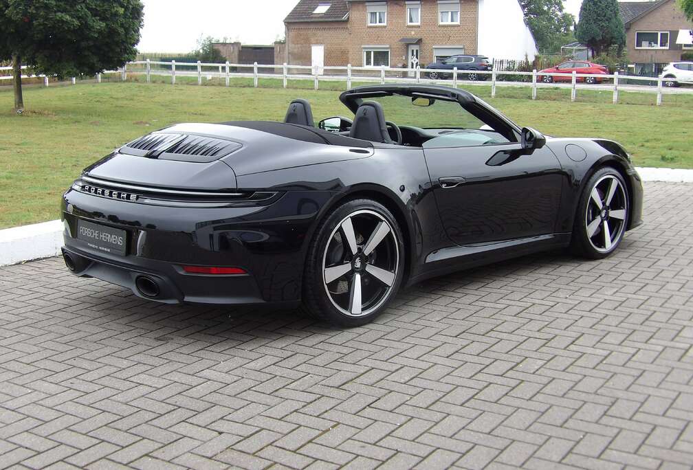 Porsche 911 Carrera Cabriolet Mod 2025
