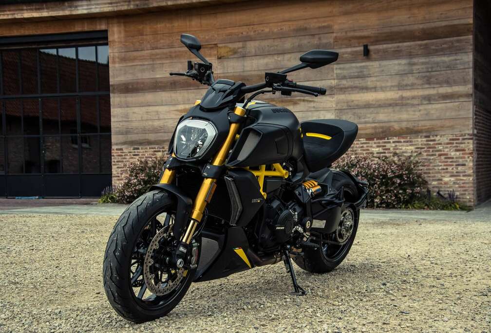 1260S / BLACK & STEEL EDITION / BELGIAN / 1 OWNER