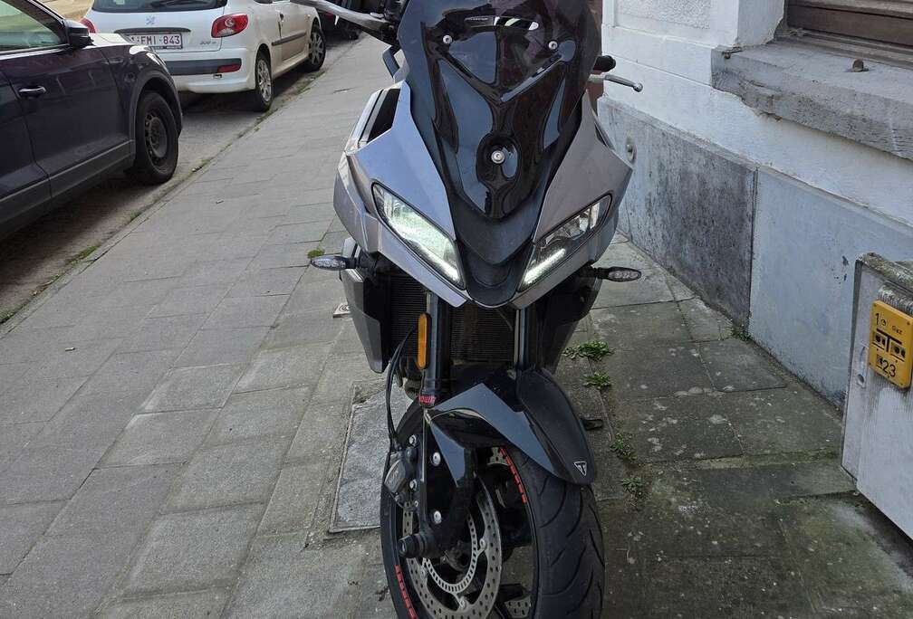 Triumph 660