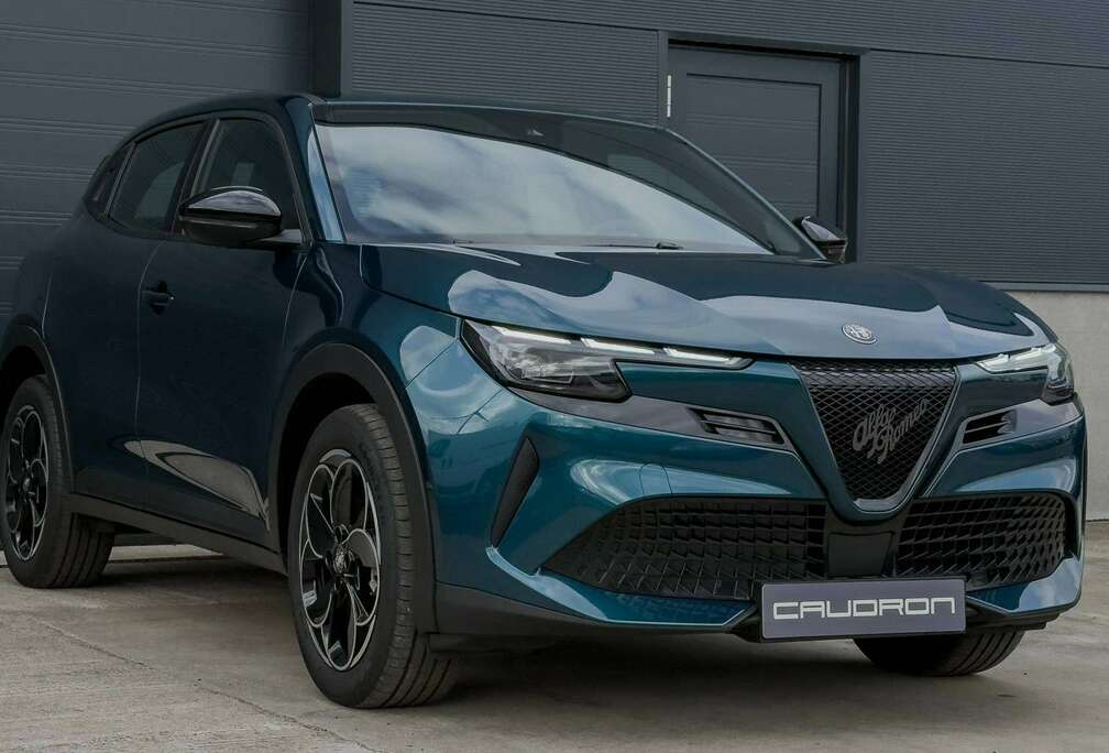 Alfa Romeo Elettrica 156 pk / digitaal instrumentpaneel 10,25″ / Carplay / Sensoren