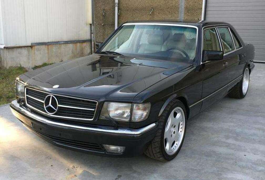 Mercedes-Benz 560 SEL