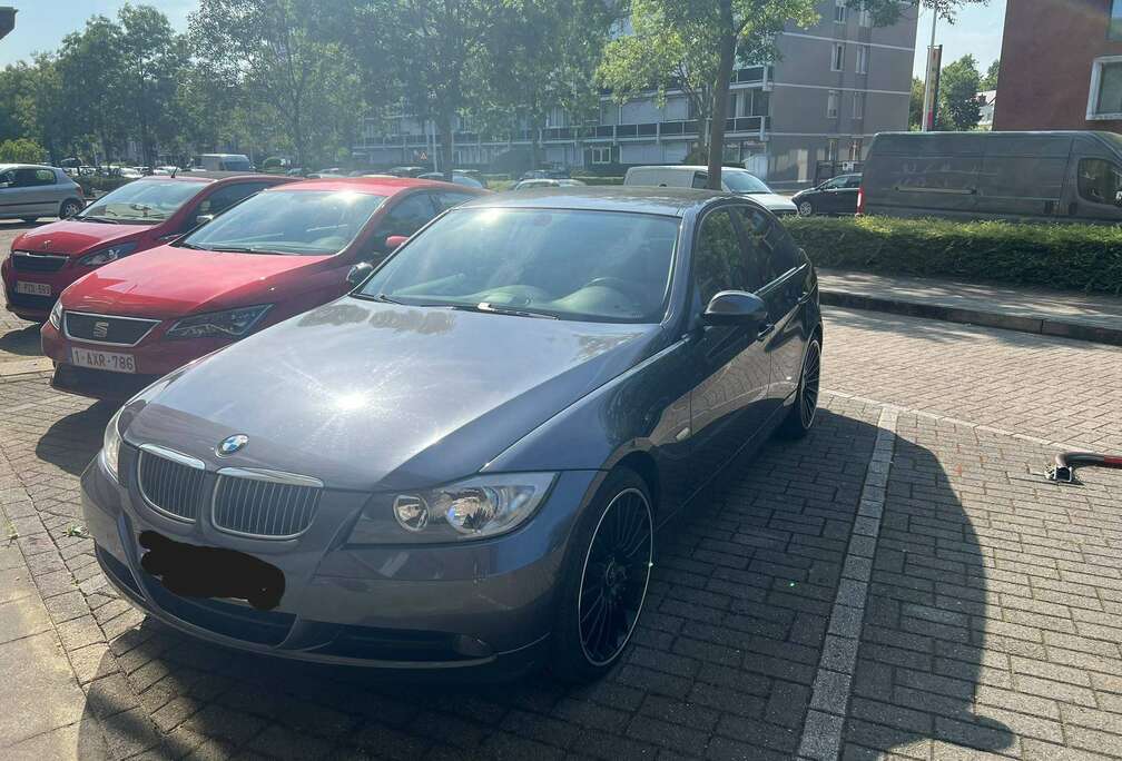 BMW 320i