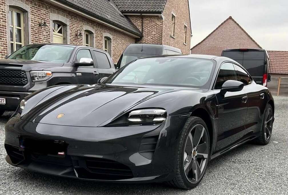 Porsche Taycan Turbo
