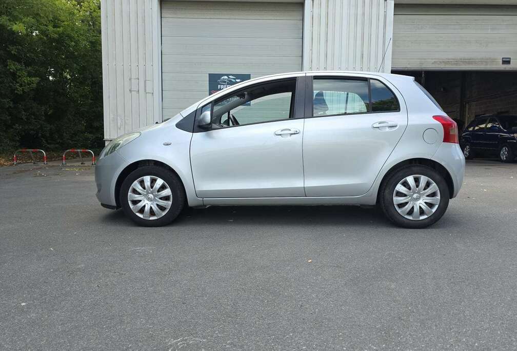 Toyota Yaris 1.3i VVT-i 16v - ONLY FOR EXPORT