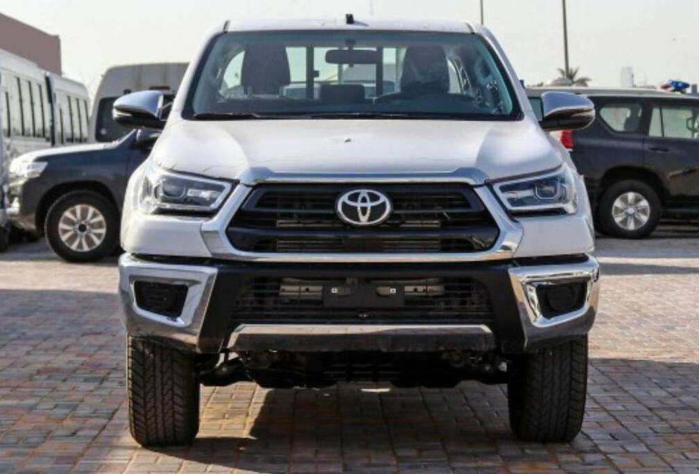 Toyota HILUX 2.4L HIGH Diesel M/T 2024 *EXPORT OUT OF EU*