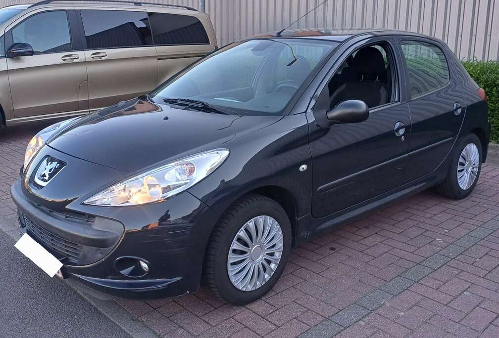 Peugeot 206+ 1.1i airco,trekhaak,...