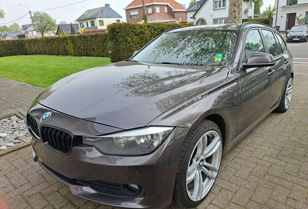 BMW Touring 318d/2.0-100kw/09-2013/Clim/GPS/Jantes alu 19\